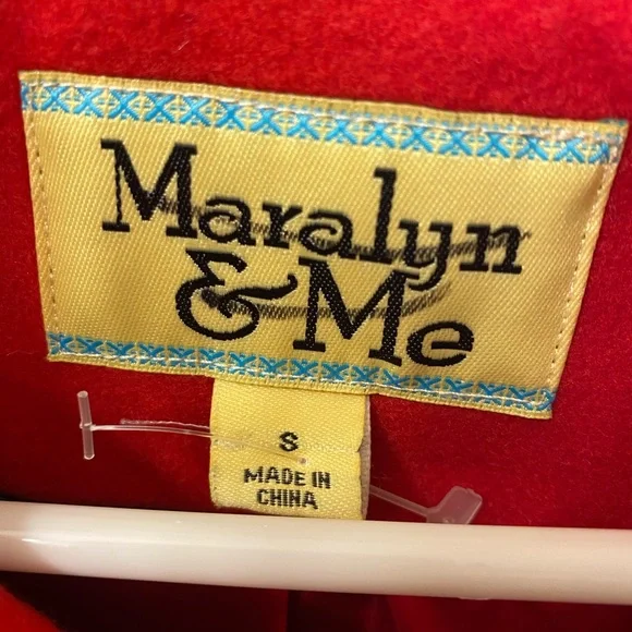 Junior’s Maralyn and Me brand Red Coat - Picture 14 of 16